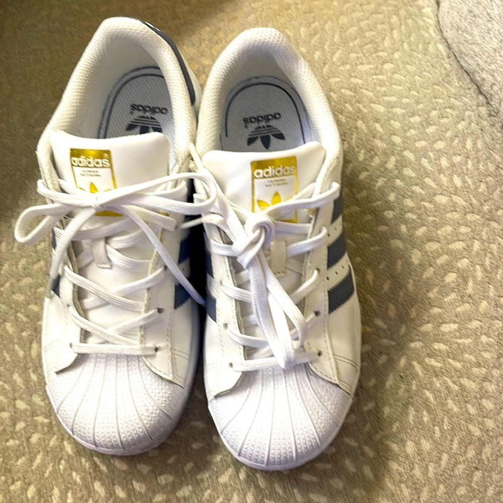 Kids size 3 adidas’s Almost new Only worn once